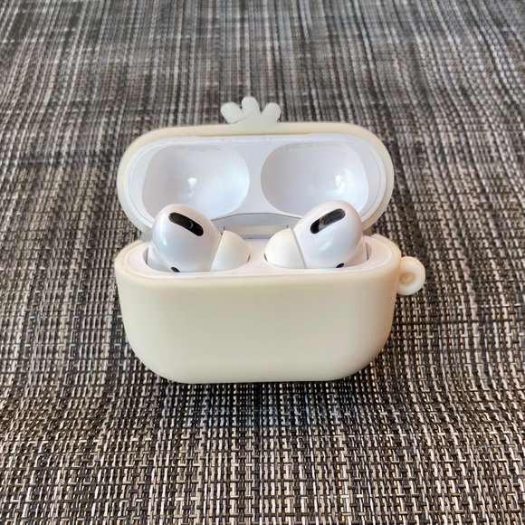 Airpods Pro 1st Generation Silicon Case (Chicken) - Picture 3 of 4